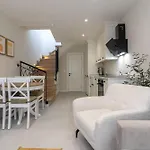 Naro Alacati Koeyici Çeşme