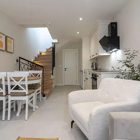 Naro Alaçatı Köyiçi Çeşme